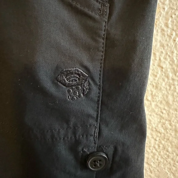 Mountain Hardware Women’s Black Nylon Hiking Shorts Size 8 - Picture 3 of 8